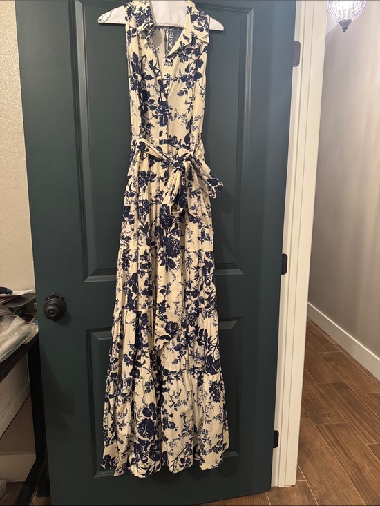 Cara Cara Dresses & Skirts - Cara Cara Sleeveless Cream and Navy Floral Maxi Dress